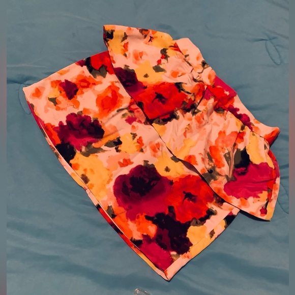 NWT FOREVER 21 floral mini skirt size small - Picture 2 of 6